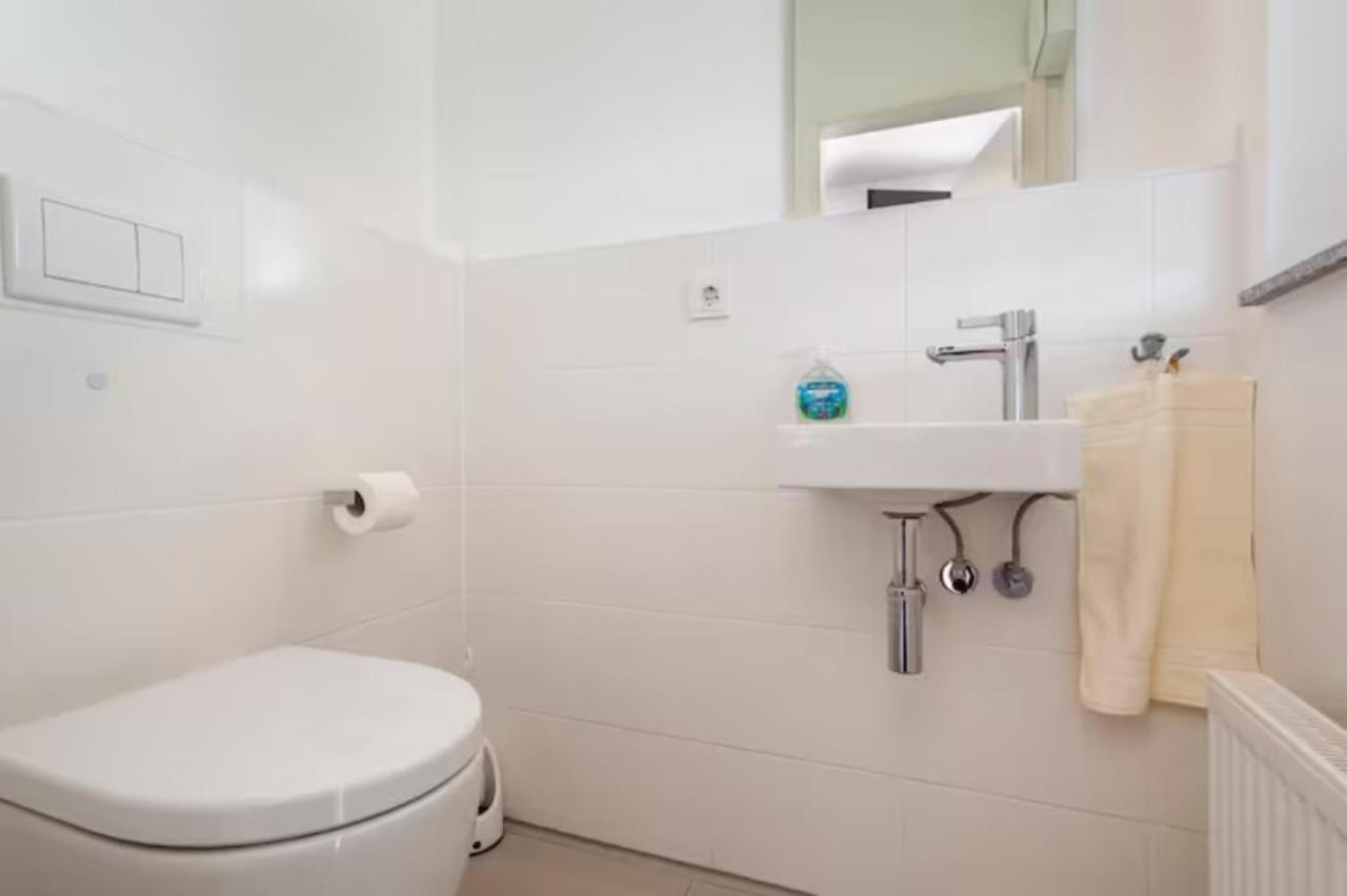 Beautiful Room With Balcony Direction To Messe Hannover Exteriör bild