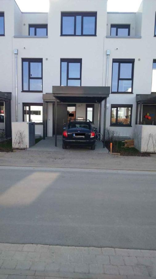 Beautiful Room With Balcony Direction To Messe Hannover Exteriör bild