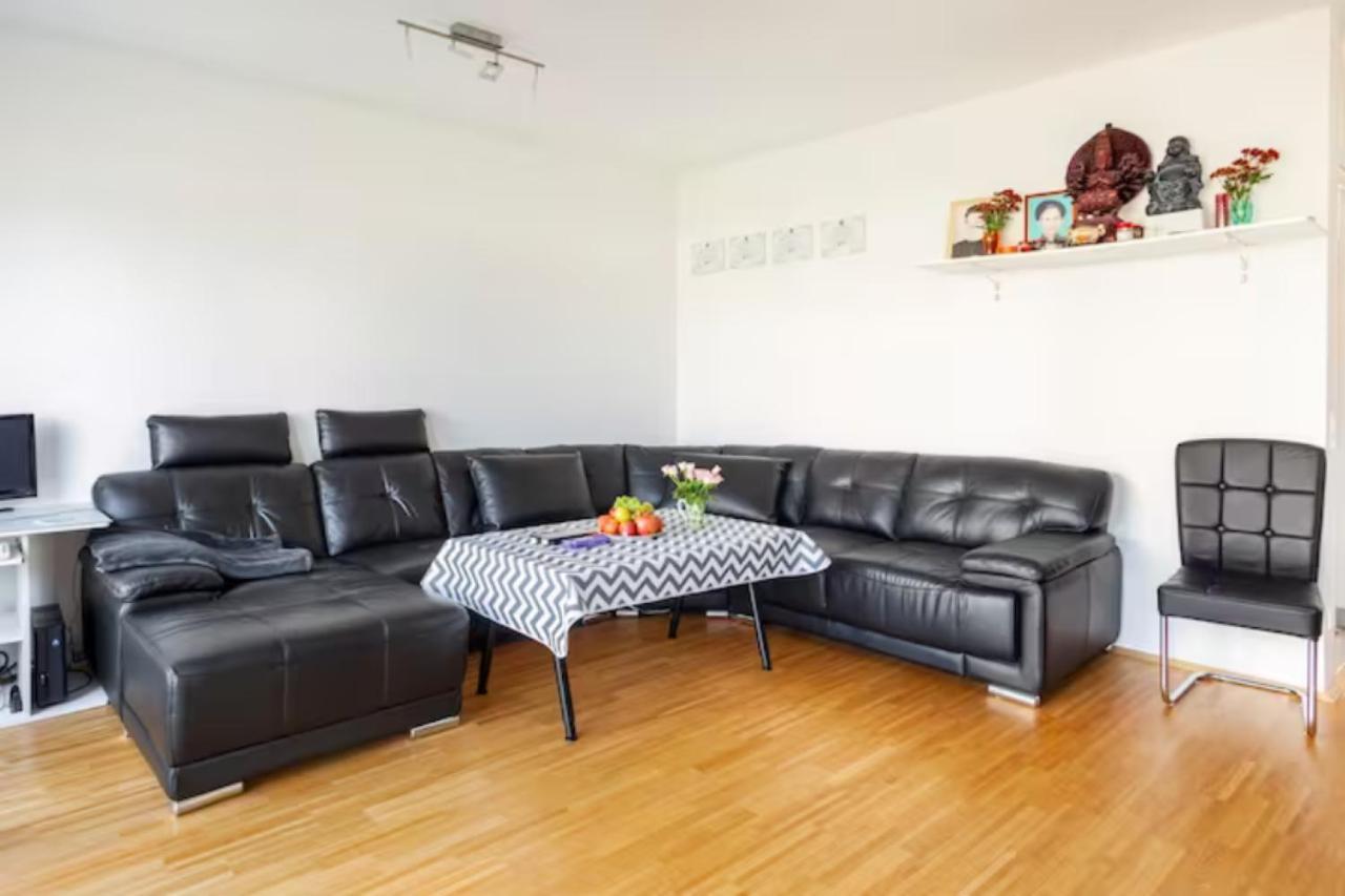 Beautiful Room With Balcony Direction To Messe Hannover Exteriör bild